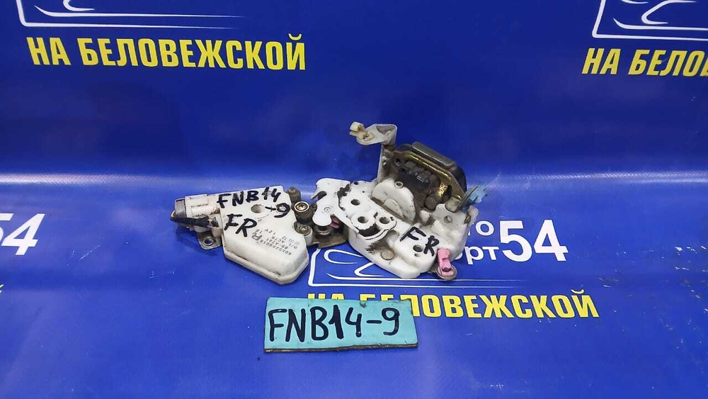 Замок двери передней правой NISSAN SUNNY 1997