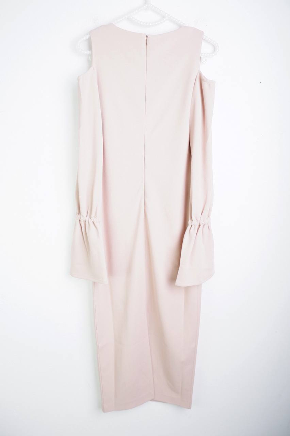 Платье Aleksandra Kazakova светлое, маркировка M, визуально на 46 размер, новое