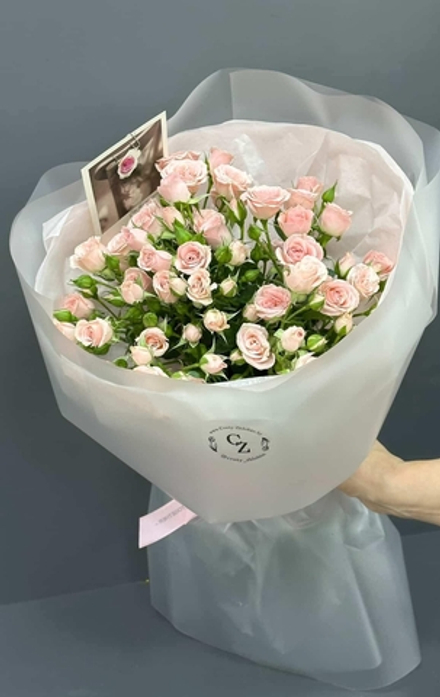 Букет из 5 веточек кустовых роз