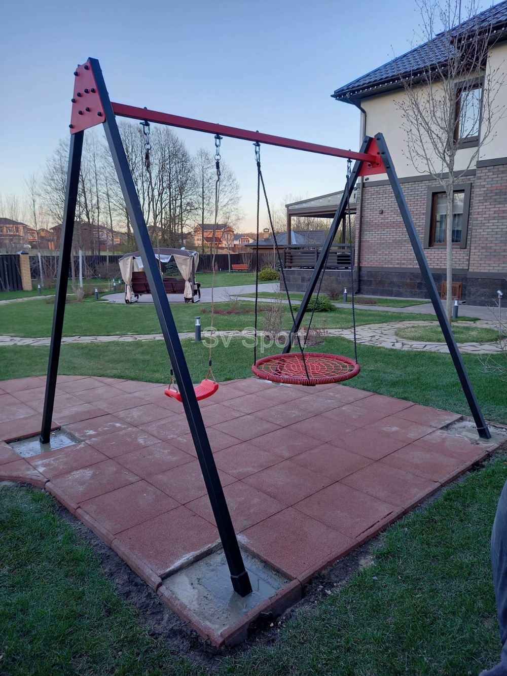 Монтаж уличных качелей Sv Sport
