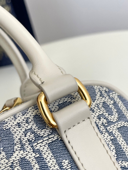 Christian Dior D-Vibe East-West Nano Bag 20 cm