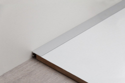 Антиплинтус алюминиевый Апл 01.2700.001. Без покрытия 16х6,1х2700мм