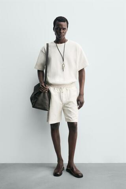ZARA ФУТБОЛКА RELAXED FIT ИЗ РЕЛЬЕФНОЙ ТКАНИ, ЖЕЛТОВАТО-БЕЛЫЙ