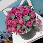 Букет цветов «Мисти баблс» в серой коробке