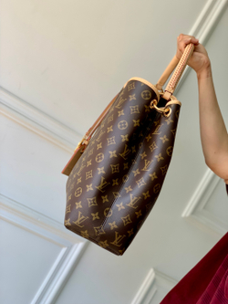 Louis Vuitton Again