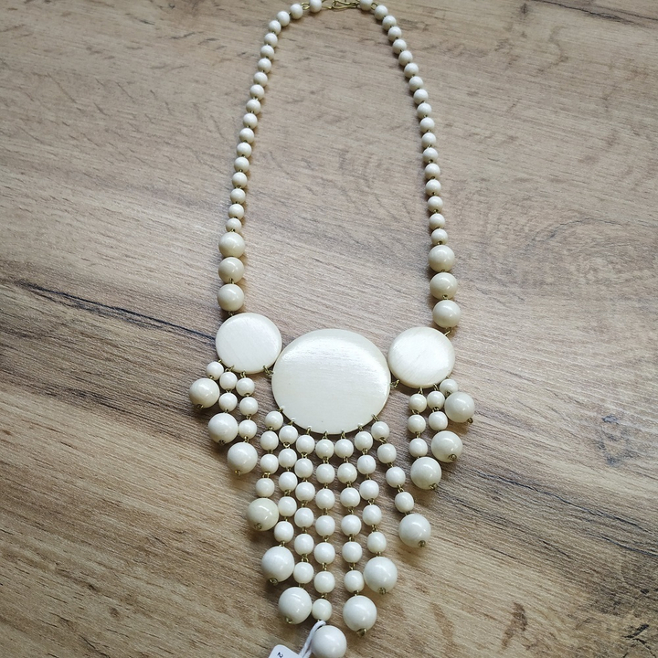 Колье Рафаэлло с подвесами, дерево, цвет молочный, 47 см