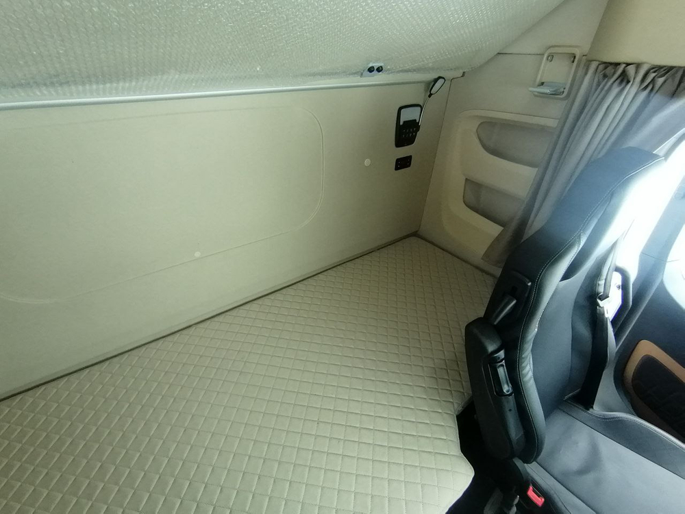 Shacman (Shaanxi) SX* 4x2 Седельный тягач SX4188YY381 (Дизельный, 12,5 л, 480 л.с., АТ)