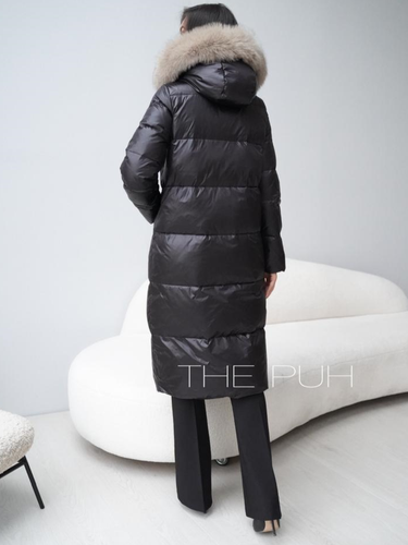 Длинный пуховик с декоративной молнией и меховой отделкой