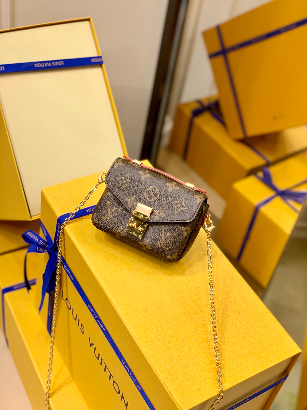 Louis Vuitton Micro Metis