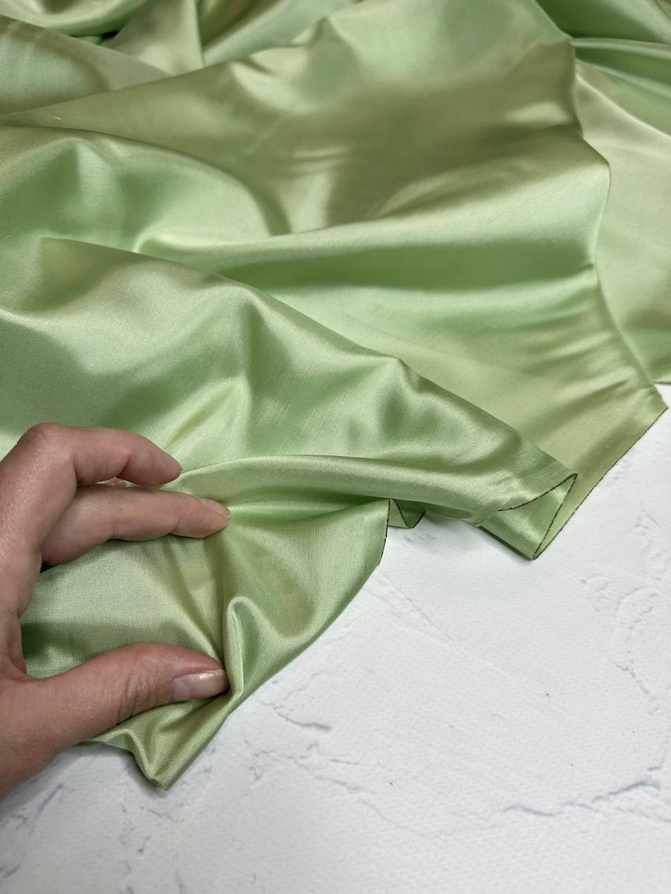 Подкладочная однотонная вискоза с добавлением ацетата (97%вискоза/3%ацетат, Фисташковый росток, 135, 70 гр/м2)