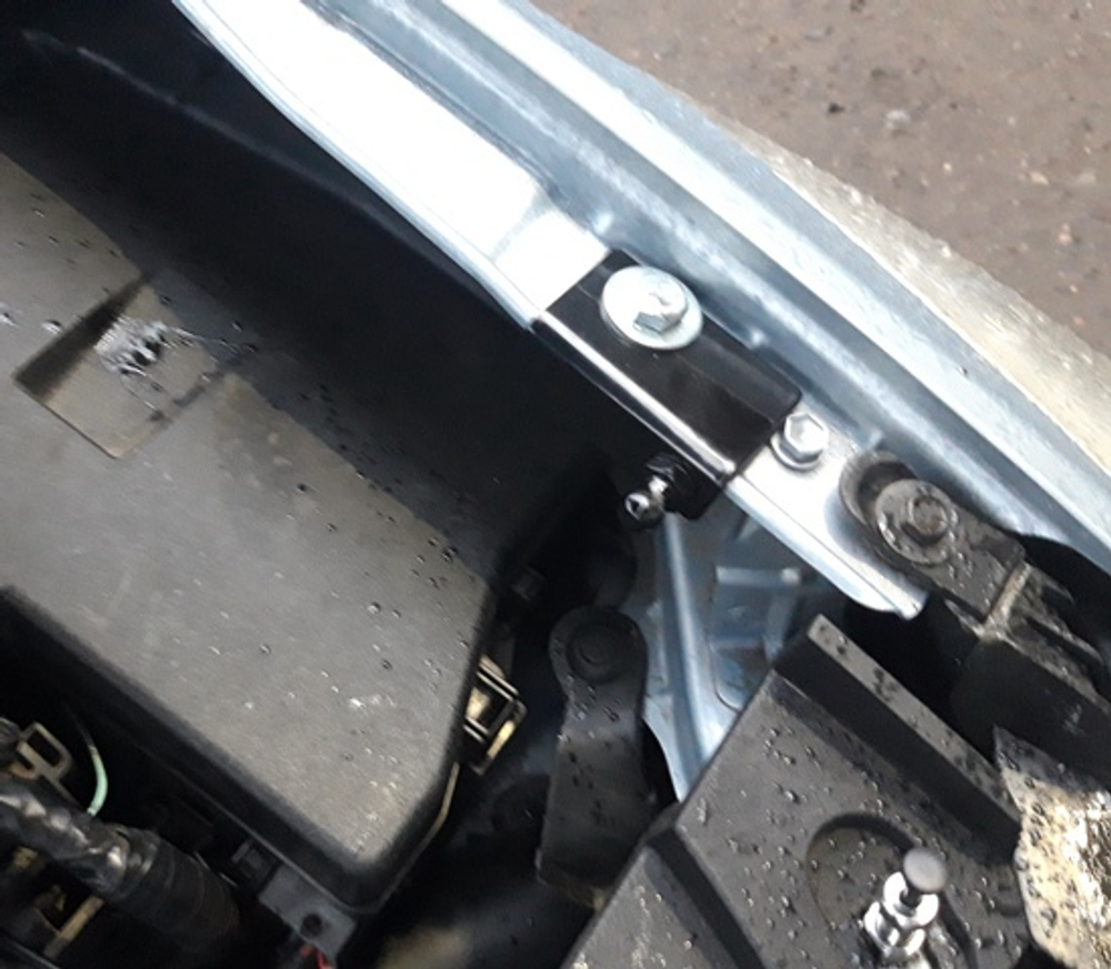 Упор (амортизатор) капота для Toyota Auris 1 (2006-2012) Autoinnovation.15-06