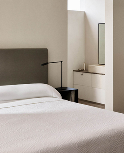 ZARA HOME ПОКРЫВАЛО ИЗ ХЛОПКА С ГЕОМЕТРИЧЕСКИМ УЗОРОМ, БЕЛЫЙ