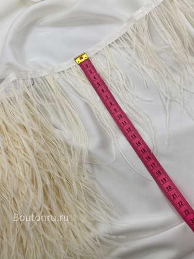 Перо цвета ванильный крем