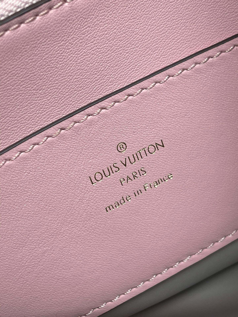 Louis Vuitton Pont 9