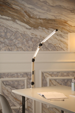 Светильник FRIENDME бестеневой настольный на струбцине светодиодный No.1 белый с двойным источником света. Яркость - 1000 lum. 12W.