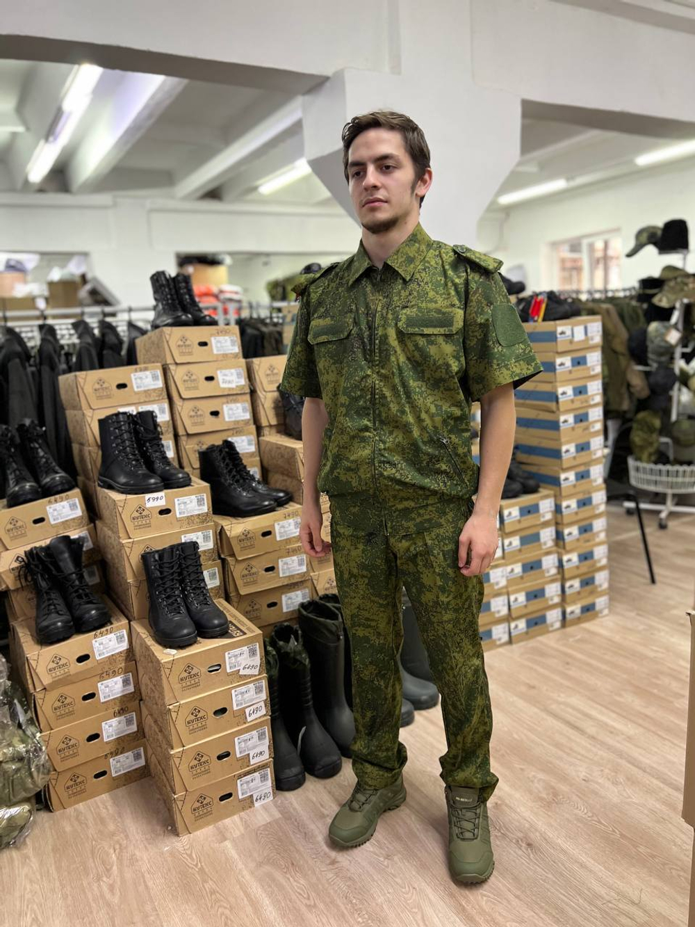 Офисный костюм / зеленый пиксель