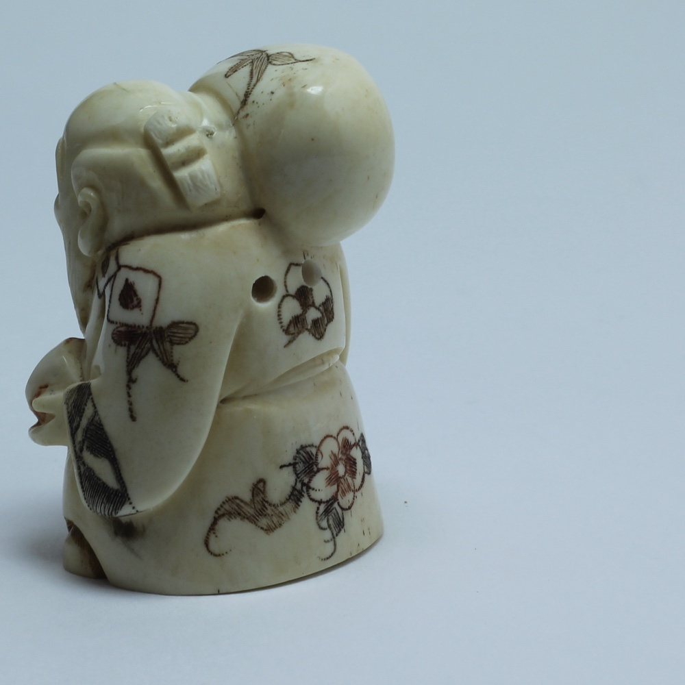 Нэцкэ Монах с мешком риса и персиком