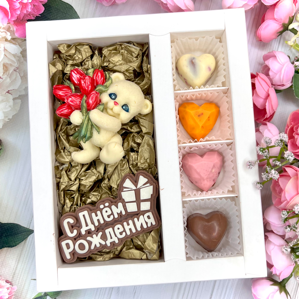 Шоколадный набор "С Днём рождения": Мишка с тюльпанами, шоколадка-надпись и 4 конфеты ручной работы