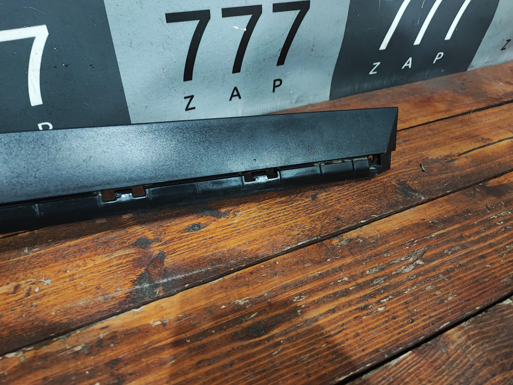 Накладка двери задней правой Kia Seltos 19-нв Б/У Оригинал 87734Q5010