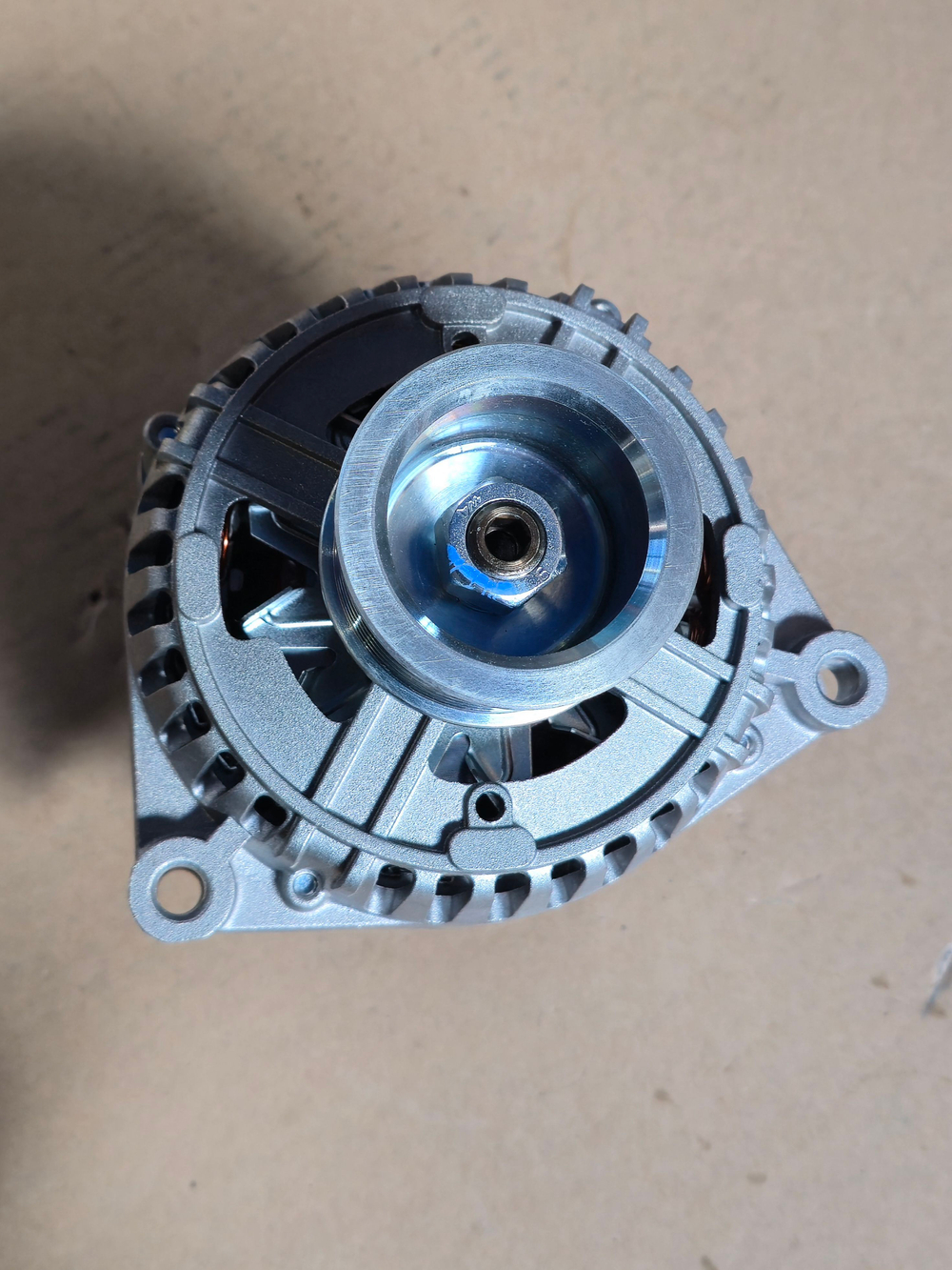 Генератор КАМАЗ дв.740 ЕВРО-3, 4 (8-ручьевой шкив) 28В 120А ELTRA