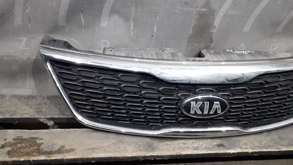 Решетка радиатора Kia Sorento 2 (XM) 12-20 Б/У Оригинал 863502P500