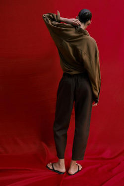 ZARA БРЮКИ CARROT FIT С ДЕКОРАТИВНОЙ СТРОЧКОЙ ИЗ ЛЬНА, ТЕМНО-КОРИЧНЕВЫЙ