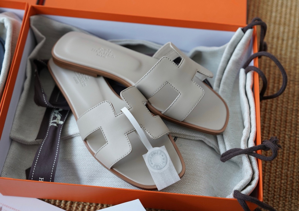 Шлепанцы из натуральной кожи