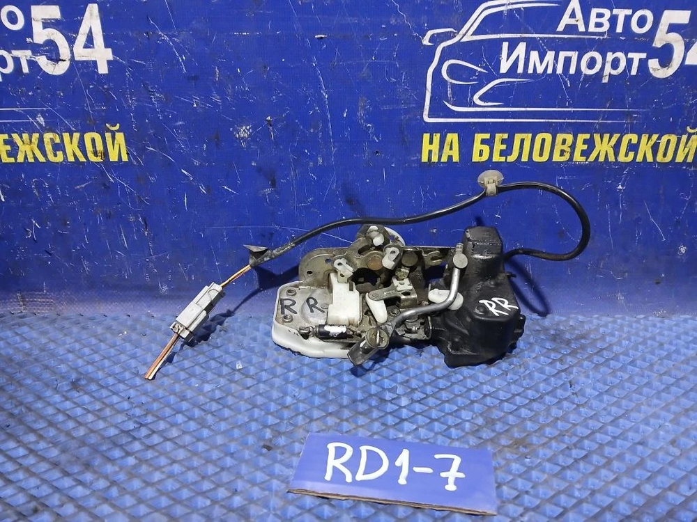 Замок двери задней правой Honda CR-V 1996