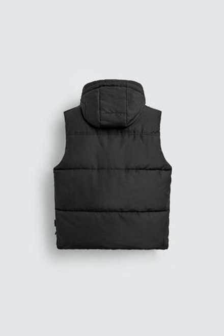 ZARA СТЕГАНЫЙ ЖИЛЕТ С КАПЮШОНОМ, ЧЕРНЫЙ