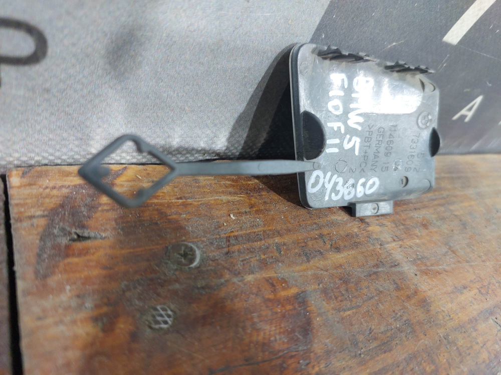 Заглушка буксировочного крюка BMW 5-Series (F10) 13-17 Б/У Оригинал 51127331609