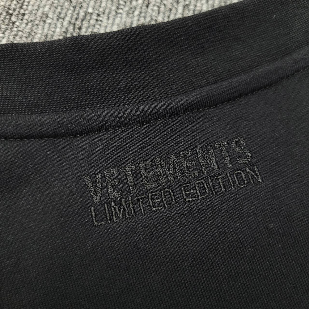 Футболка Vetements