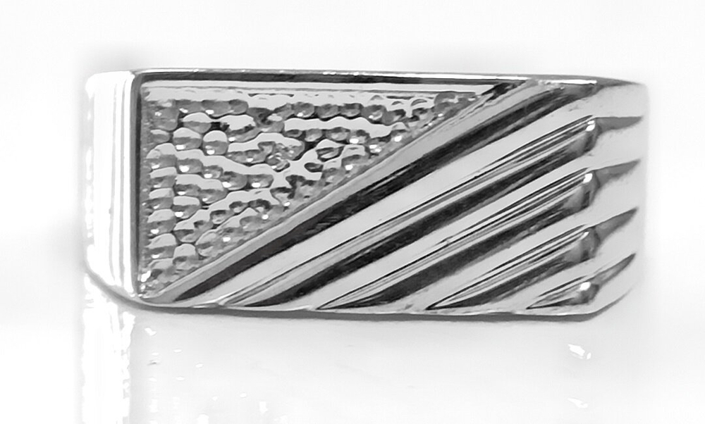 Ювелирное кольцо из серебра