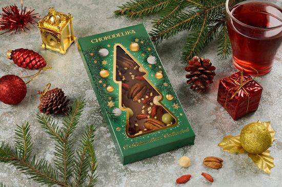 Шоколад молочный с украшением "ПЕКАН, вишня, фундук" 100 гр (Новый Год)