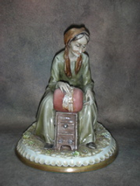 Статуэтка. Фарфор. Преклонные годы. Capodimonte. Италия
