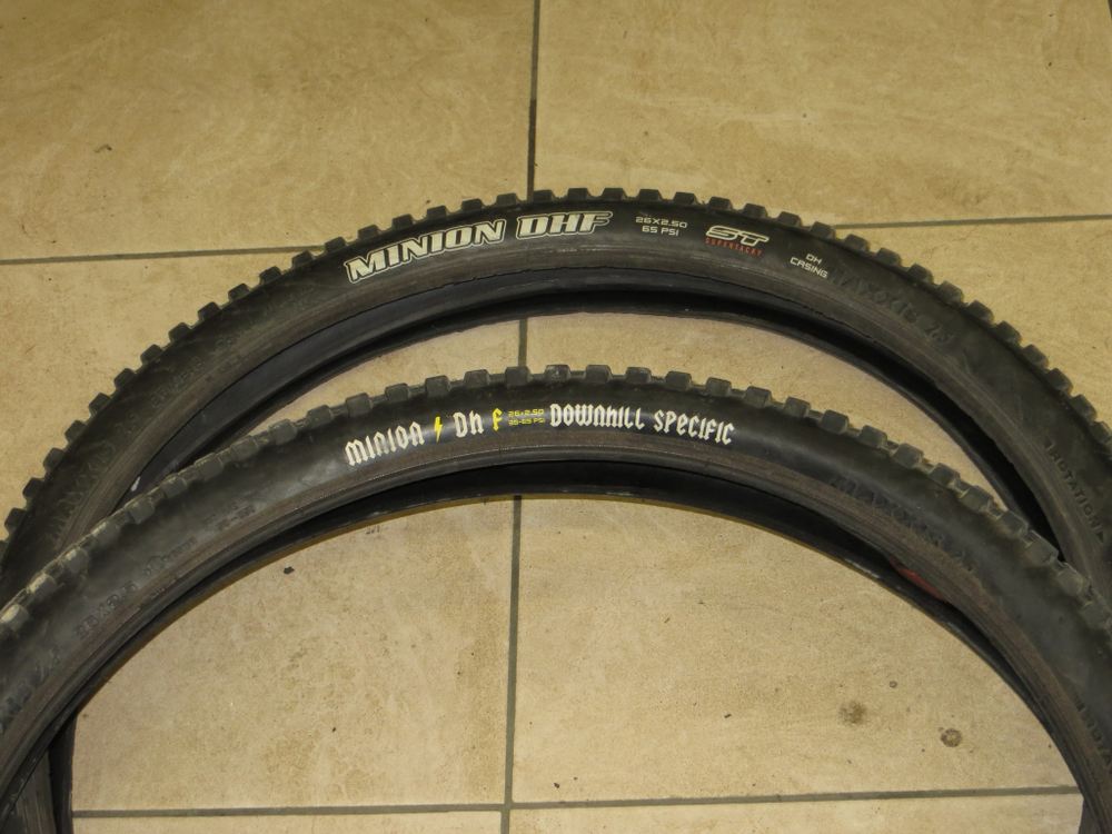 Комплект покрышек Maxxis DH перед зад