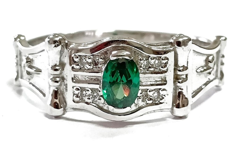 Ювелирное кольцо из серебра 925 пробы,вставка фианиты