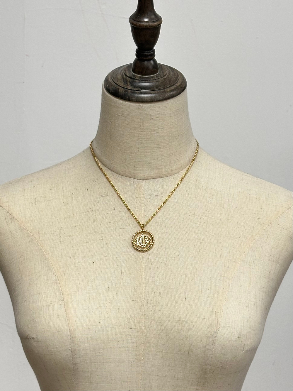 Кулон лого Christian Dior