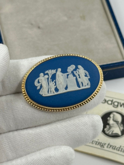 Брошь Wedgwood синяя
