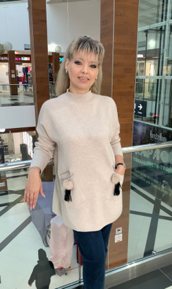 Джемпер-свитер с кармашками и помпонами