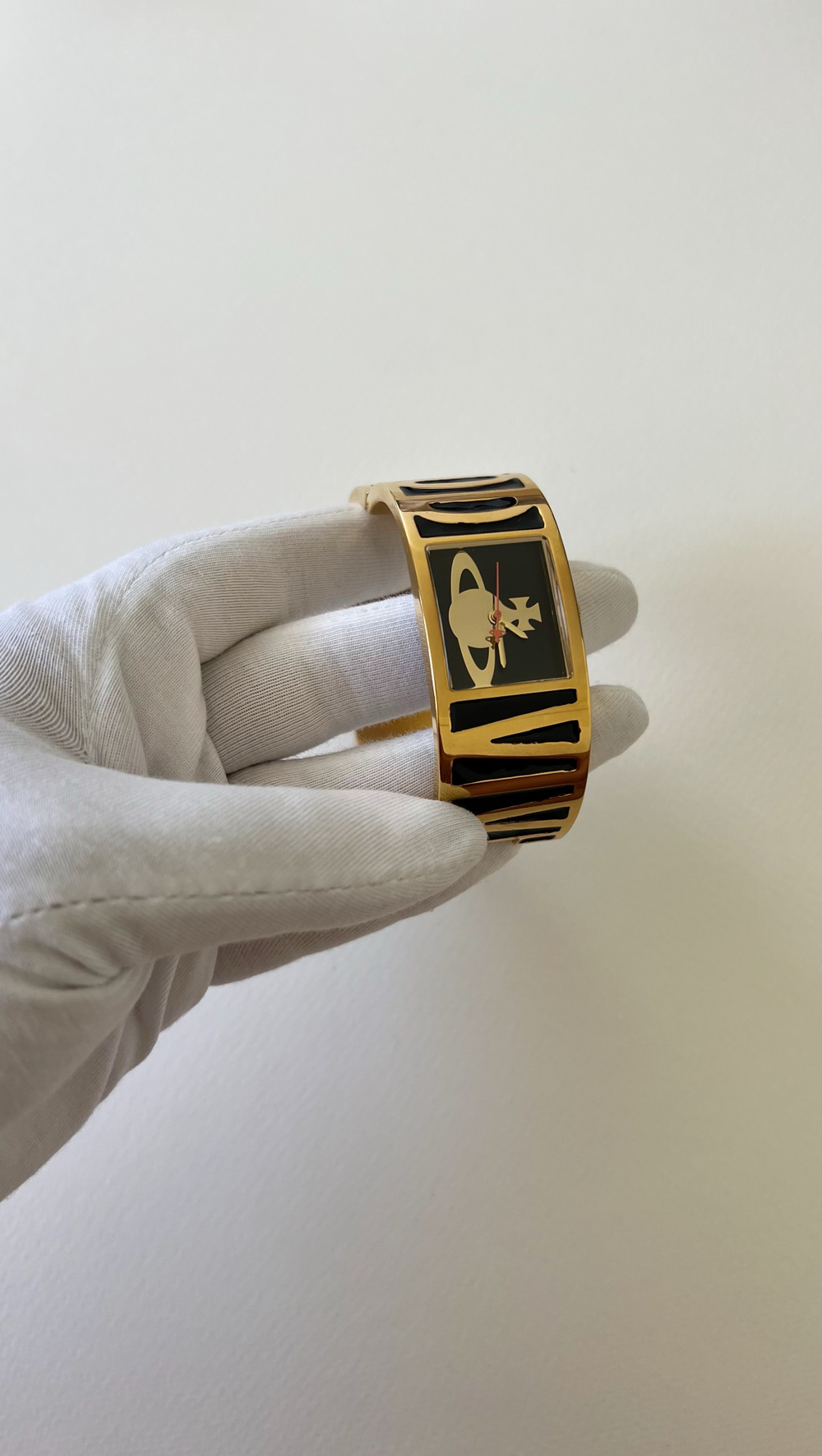 Часы Vivienne Westwood