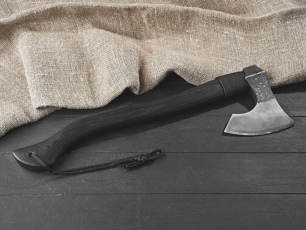 Кованый топор "Брату от брата", рукоять черный мореный ясень