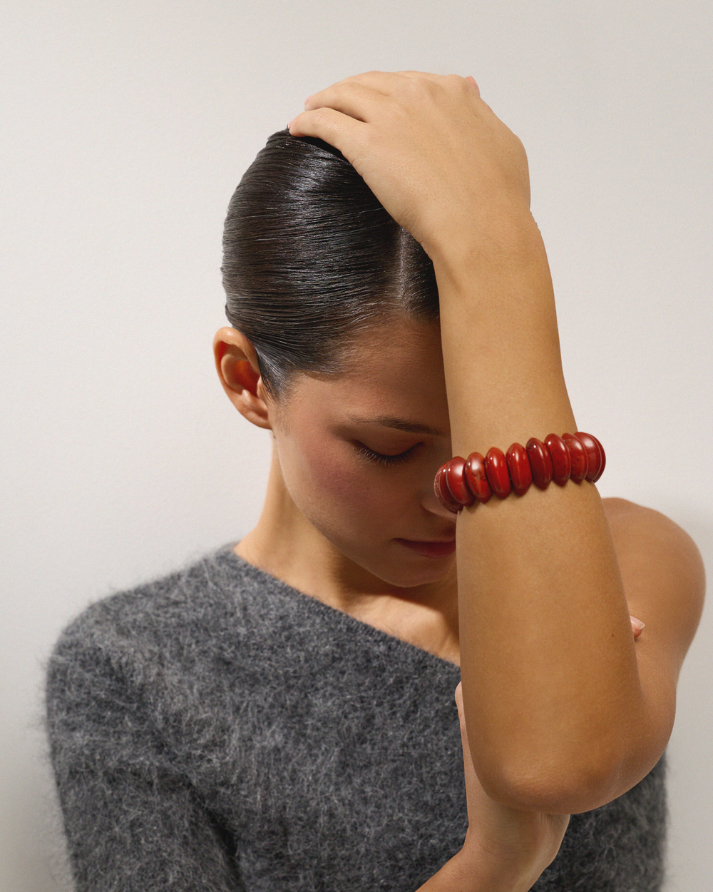 Браслет из красной яшмы