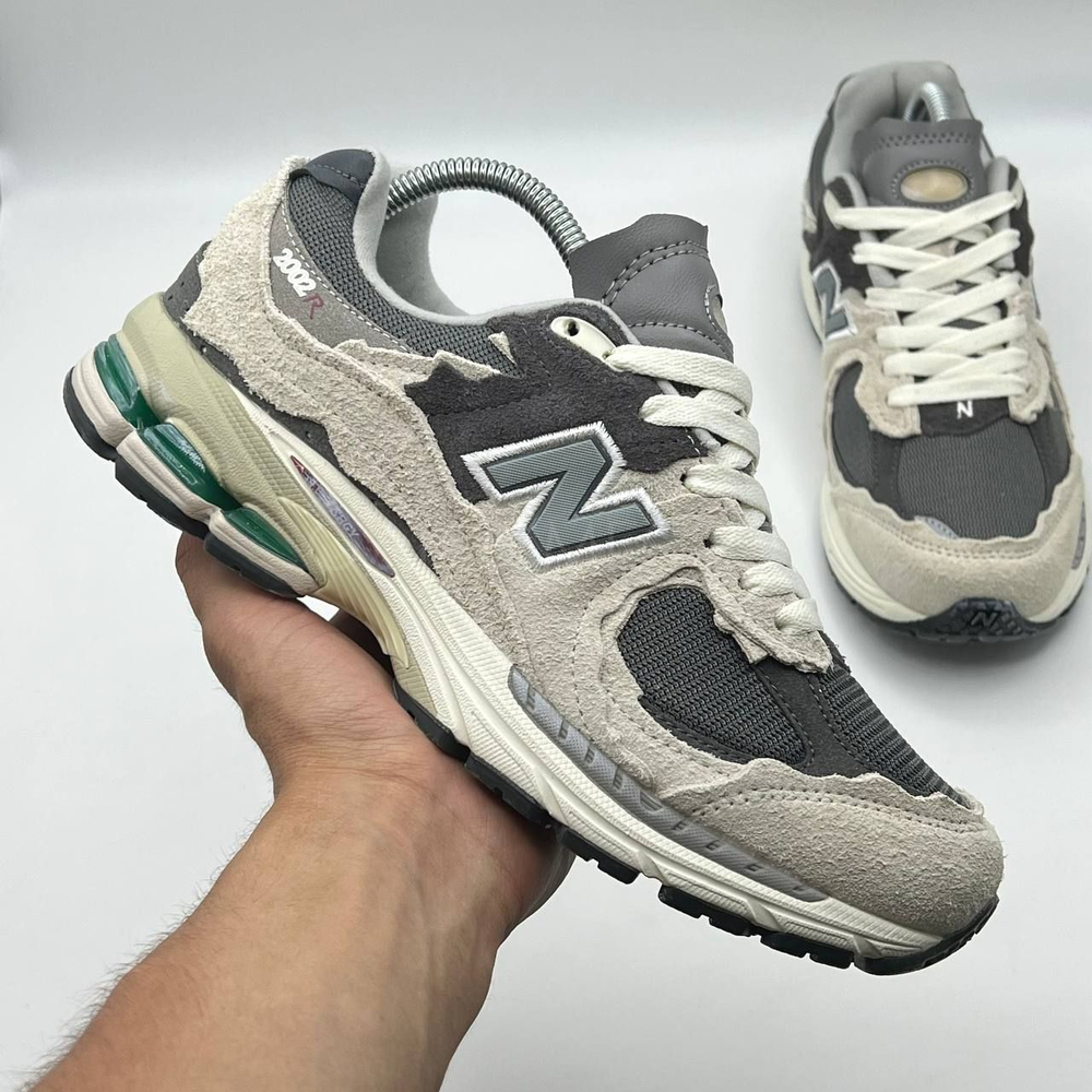 New balance 2002R