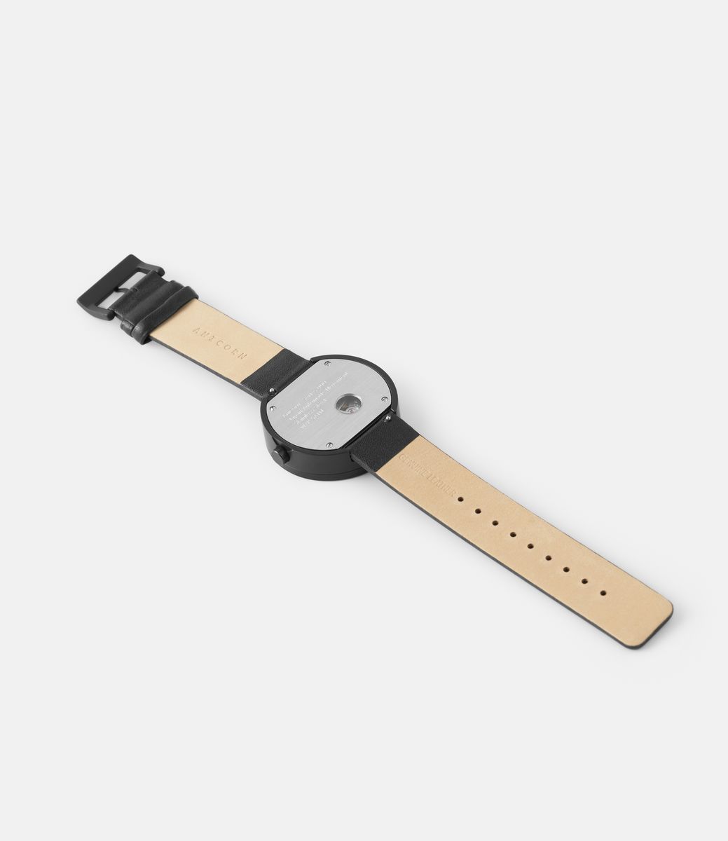 Anicorn Series 000 Black & Orange — часы с дисковым циферблатом
