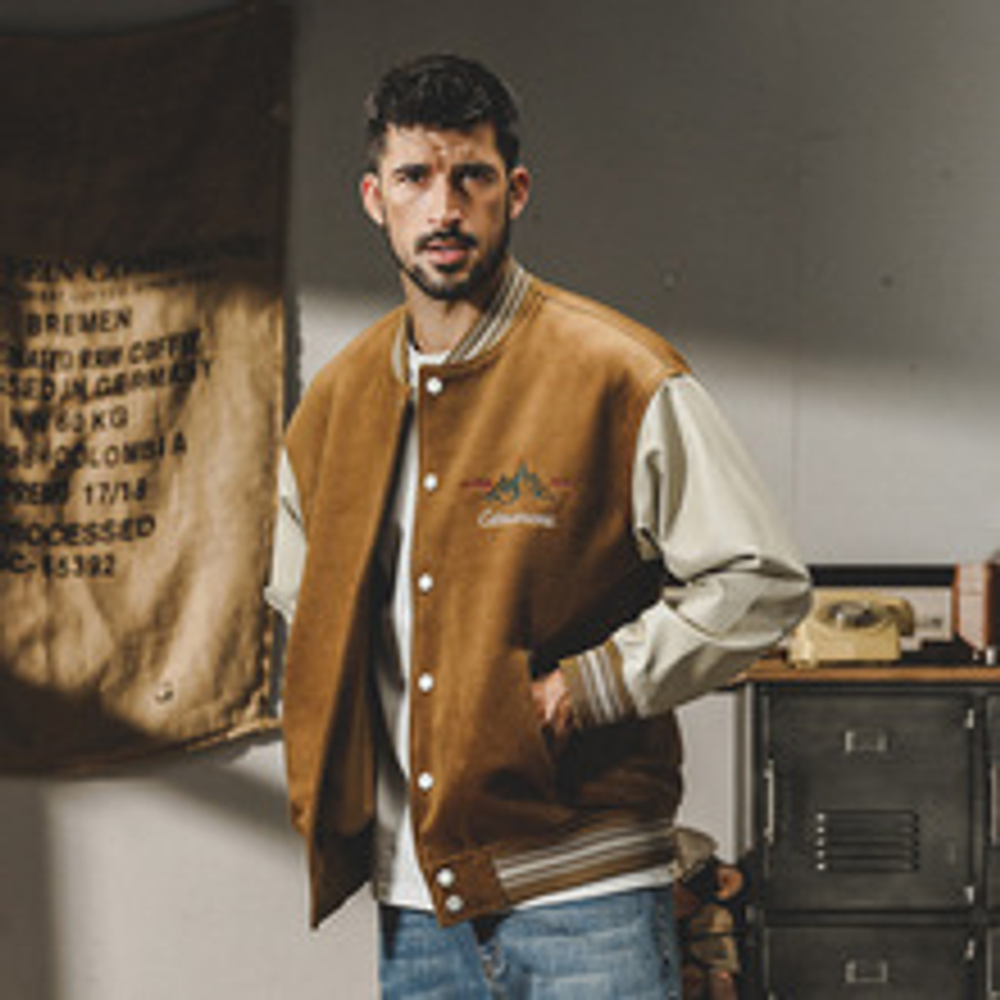 Комбинированная замшевая бейсбольная куртка цвета куркума