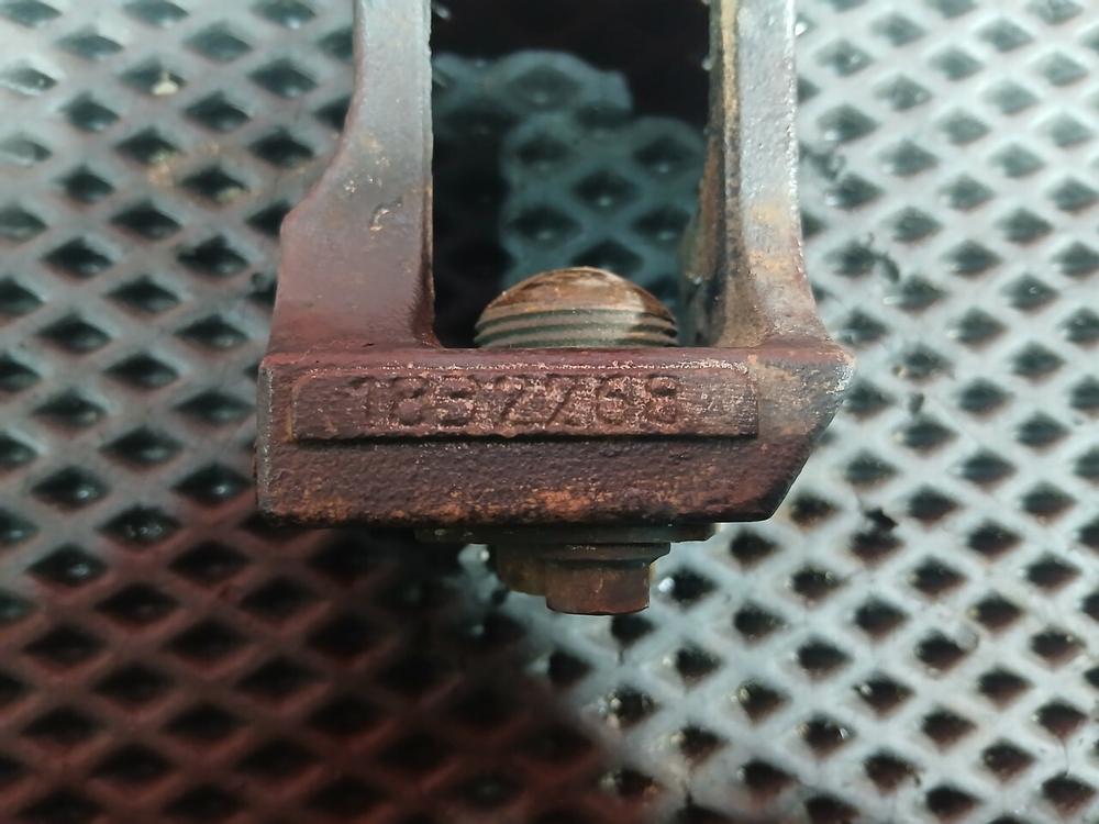 Кронштейн глушителя