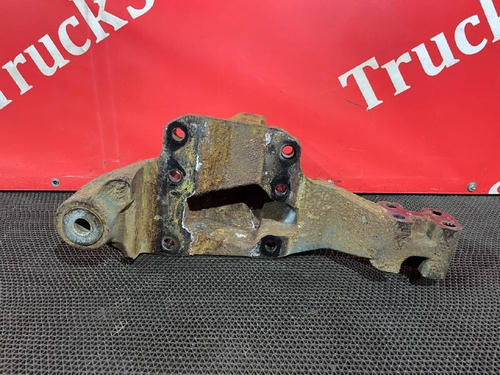 Кронштейн передней рессоры правый