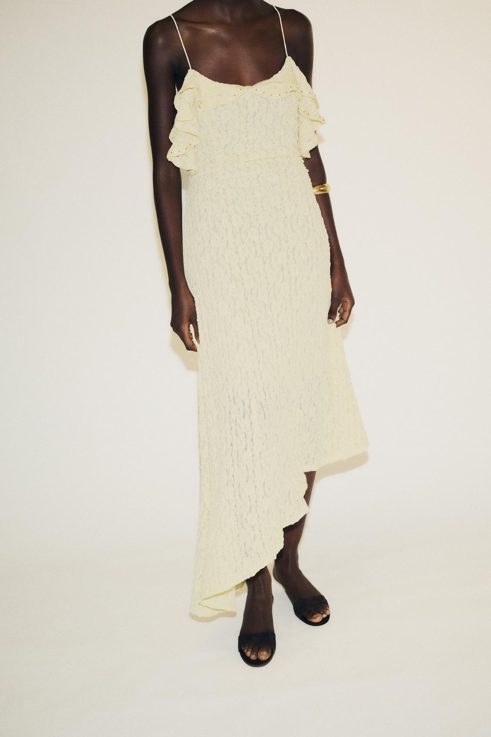 ZARA КРУЖЕВНОЕ ПЛАТЬЕ С ЗАКЛЕПКАМИ, ЖЕЛТЫЙ