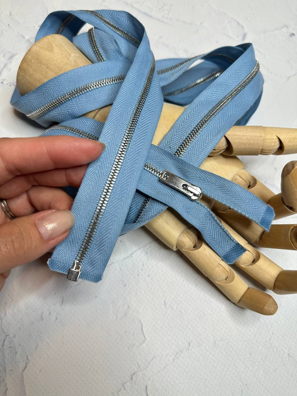 Молния металлическая разъемная (1 замок) (Lampo, 139, Небесная лазурь/металл никель, ширина тесьмы 28 мм, размер звеньев 4 мм)