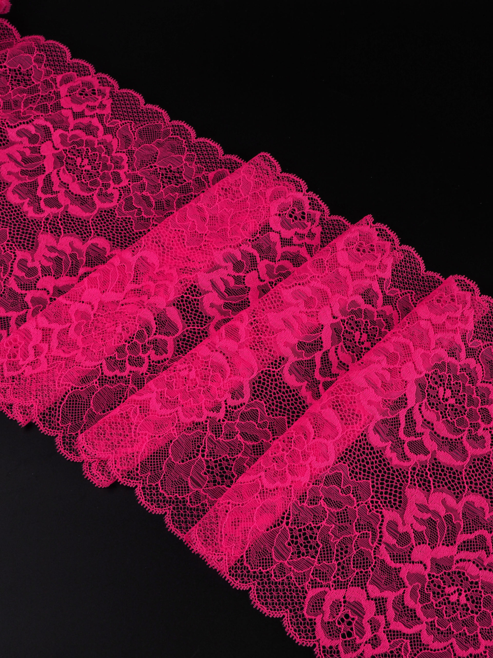 Эластичное кружево розовое неоновое ширина 22 см